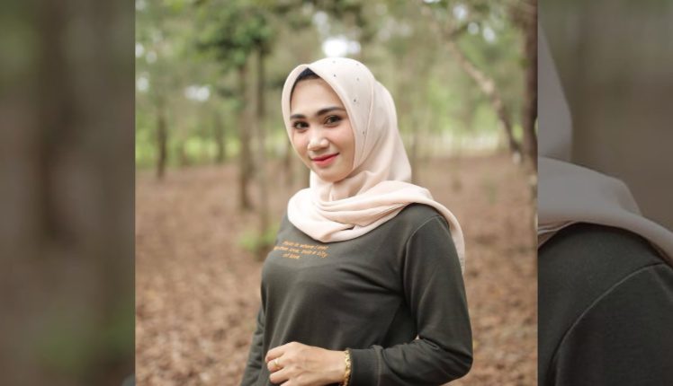 Cersex Berjilbab Yang Nafsu Sperma